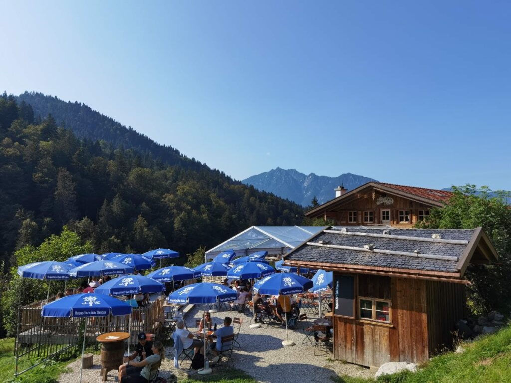 Zur Kaiserschmarrn Alm in Deutschland wandern, oberhalb von Garmisch Partenkirchen