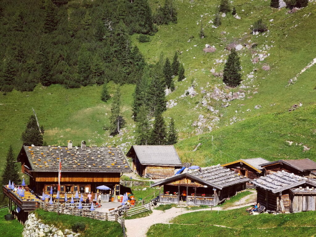 Frühlingswanderung zur urigen Dalfazalm - wo du den perfekten Kaiserschmarrn essen kannst