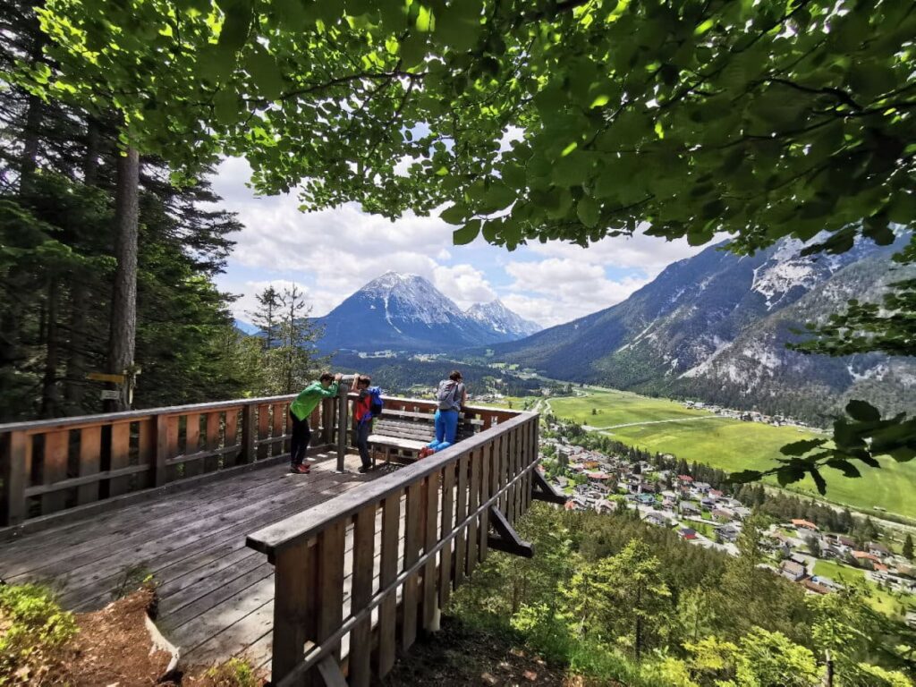 Aussichtsreiche und sonnige Frühlingswanderung in Seefeld: Auf den Kurblhang mit Ausblck über die Leutasch