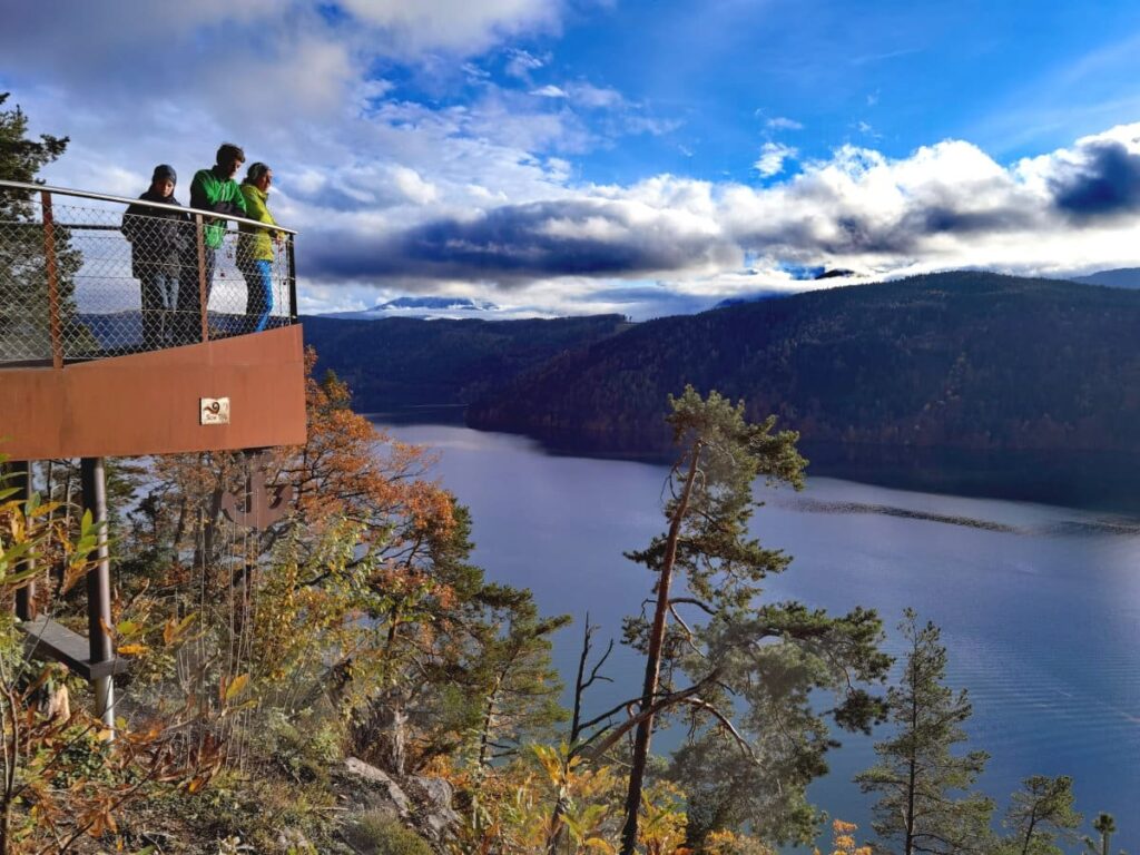 Geht perfekt als Frühlingswanderung mit Seeblick und Sonne, wir waren zuletzt im Herbst dort