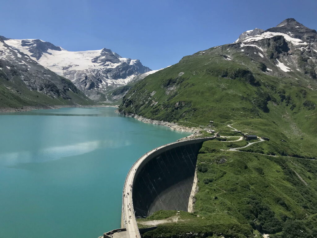 Besonders eindrucksvoll in Österreich wandern - am Mooserboden Stausee in Kaprun