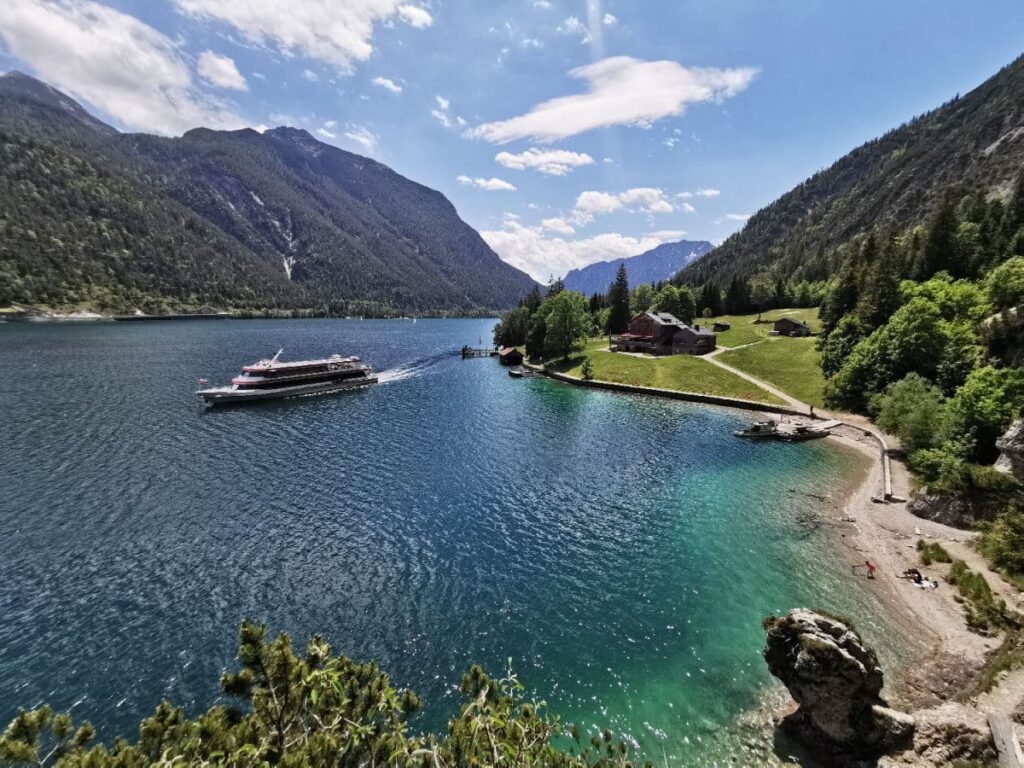 Am Achensee wandern zur Gaisalm und weiter mit dem Schiff