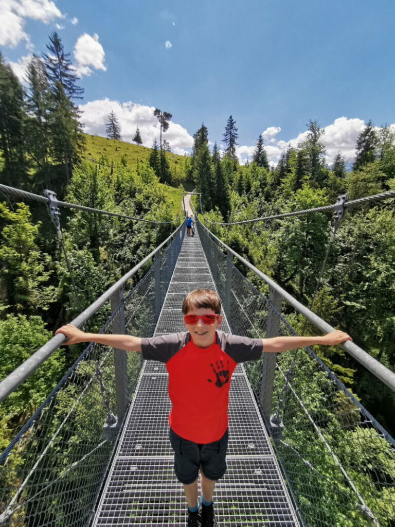 Wandern Deutschland kann imposant sein - die Hängebrücke bei der Tannenhütte