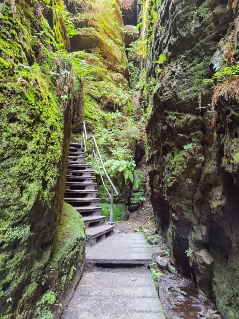 Durch die magischen Schwedenlöcher wandern in Deutschland