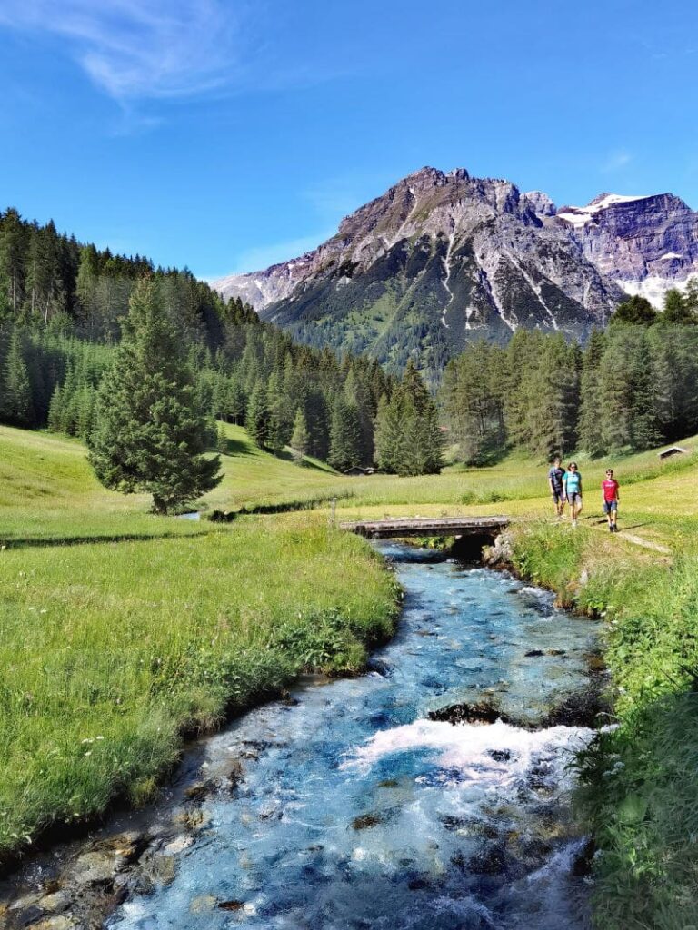 Österreich wandern? Diese Idylle findest du am Obernberger See