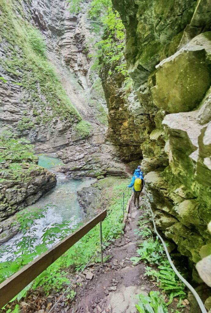 Üble Schlucht Abstieg - Vorsicht, es ist steil und der Weg rutschig