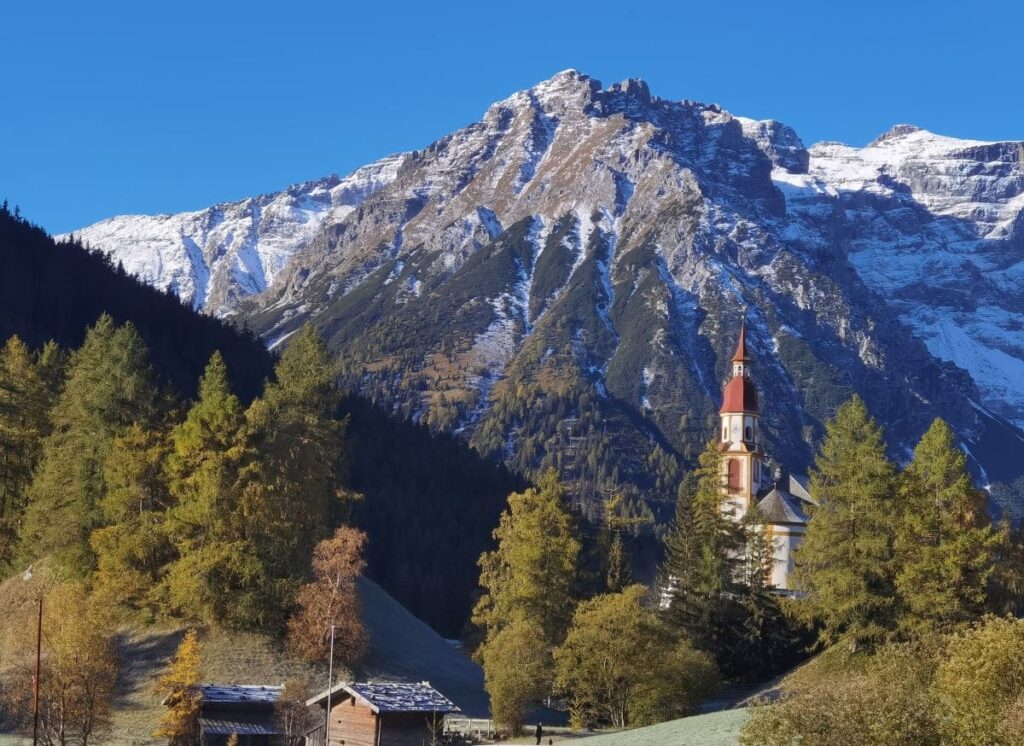 Herbstwanderung im größten Lärchenwald in Tirol