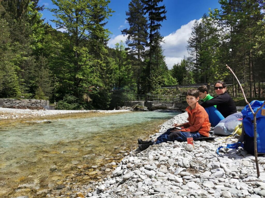 Deutschland wandern an der Leutascher Ache