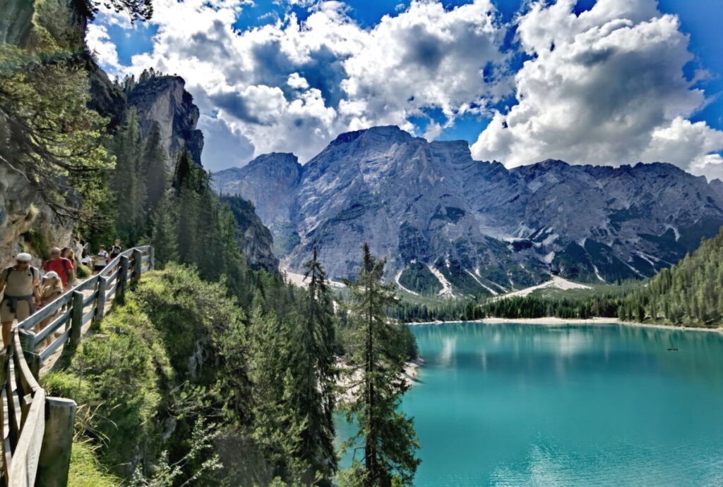 außergewöhnliche Herbstwanderung in Südtirol - am Pragser Wildsee